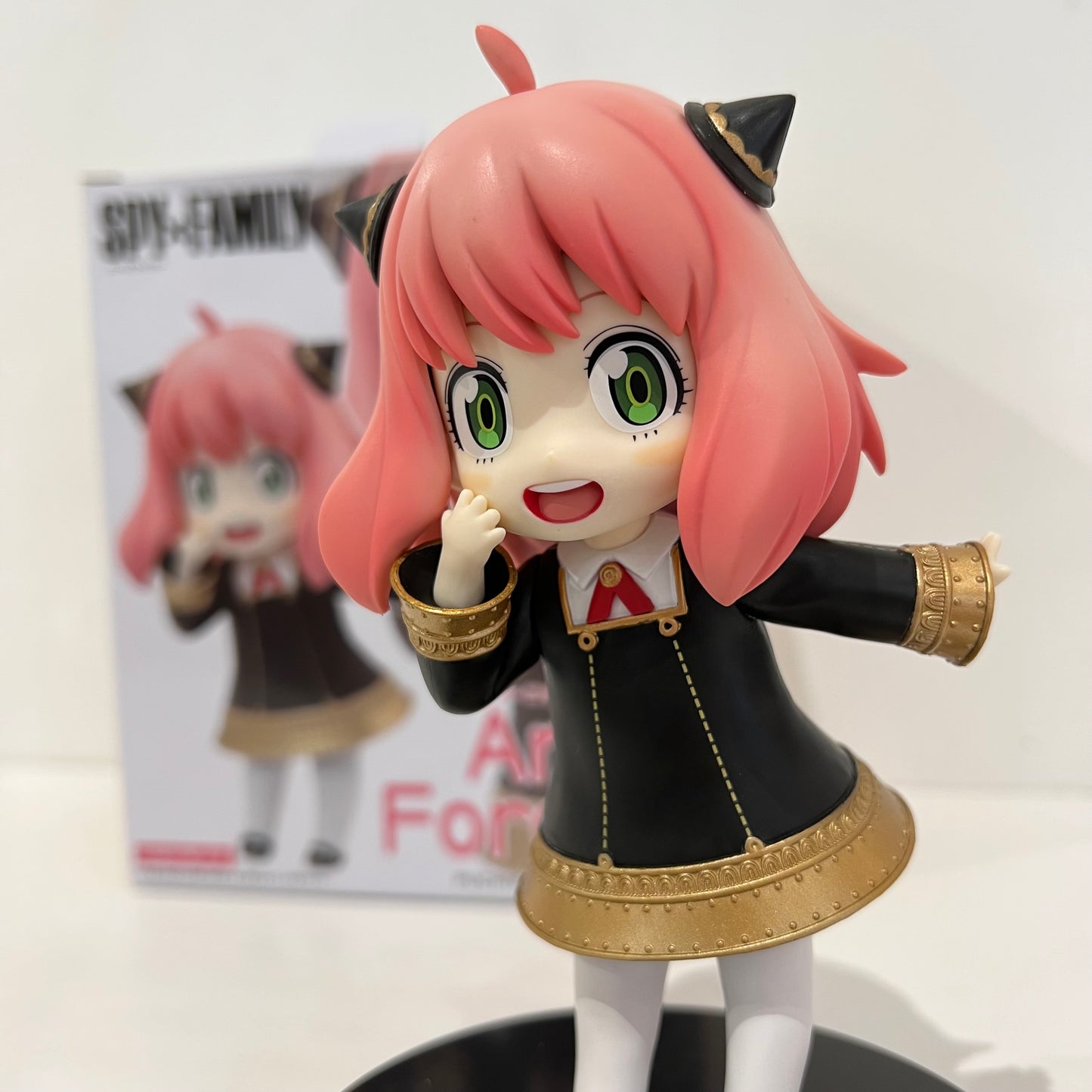 Spy Family Anya Forger figures with Glass Case