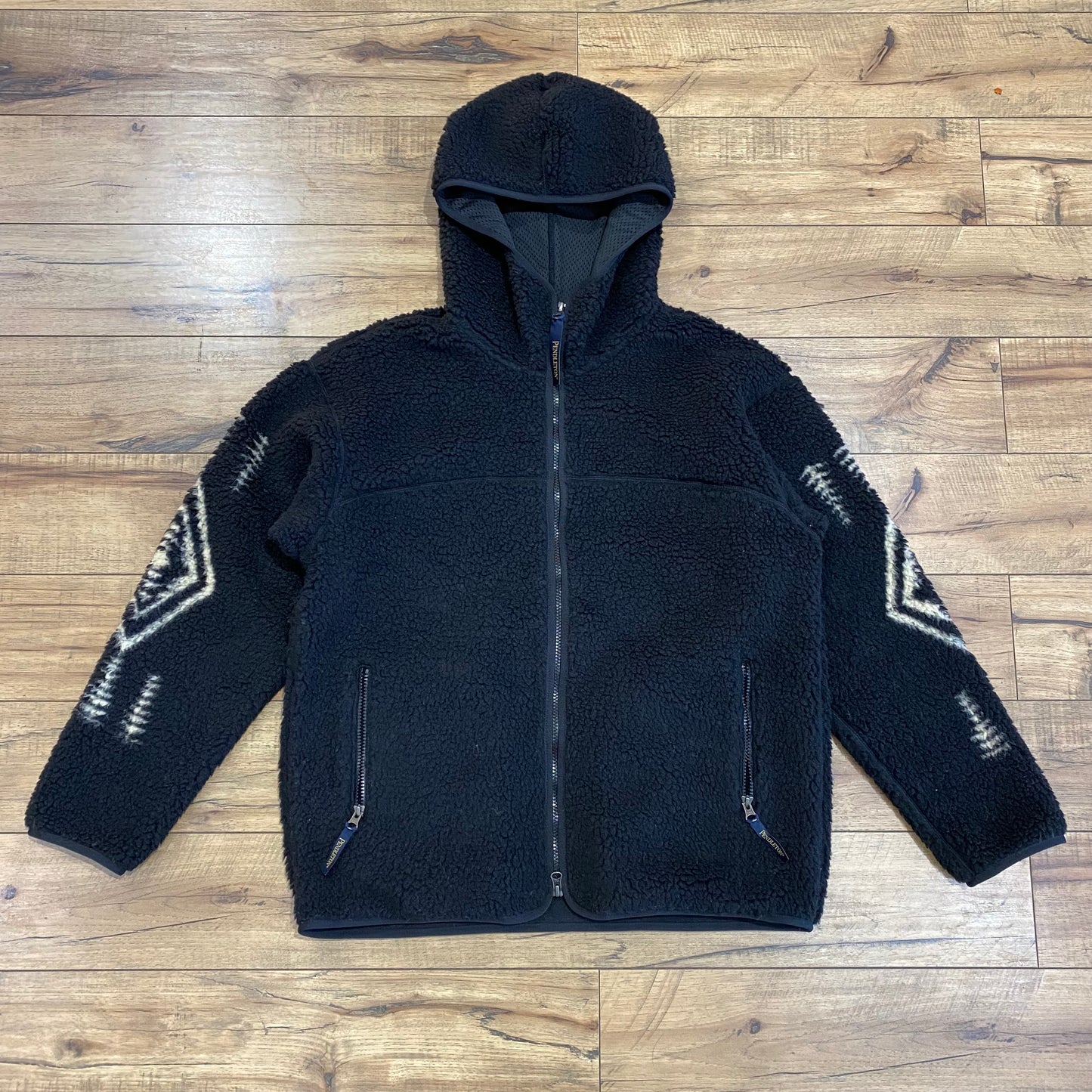 Pendleton Lamb Fleece Jacket (Black/White/Brown)