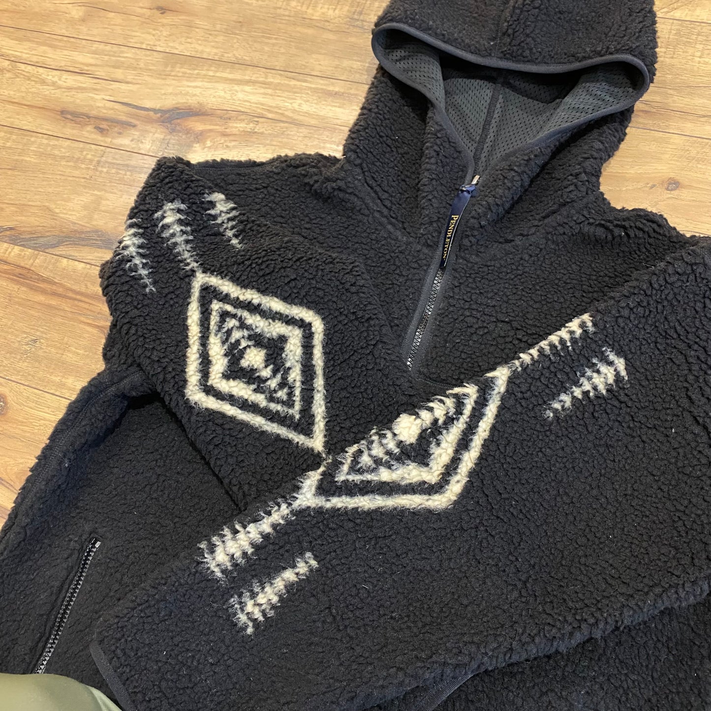 Pendleton Lamb Fleece Jacket (Black/White/Brown)