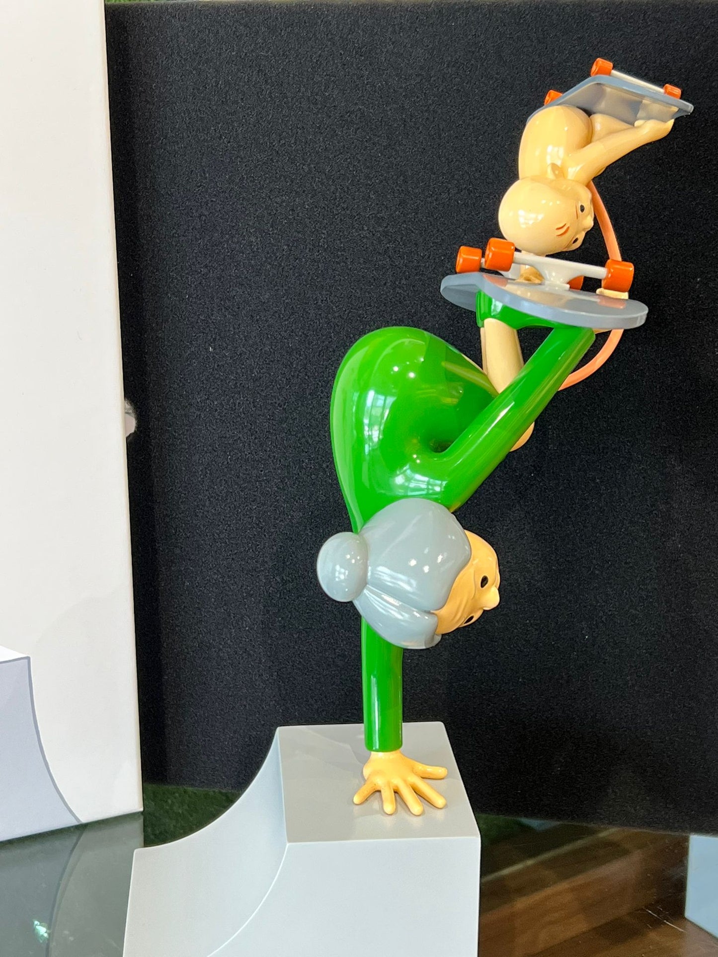 Joan Cornellà "DOUBLE HANDSTAND"